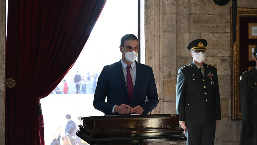 Sánchez anuncia una tercera dosis a mayores de 60 años y personal sanitario