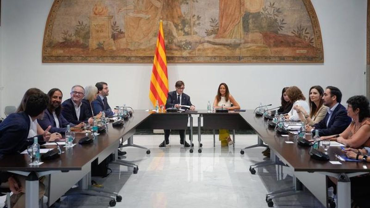 Illa trata de superar los recelos de la oposición sobre su gestión educativa con un acuerdo para aumentar la inversión