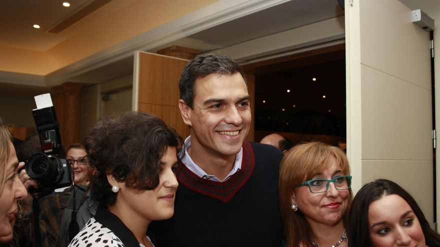 Sánchez se compromete a desarrollar "al cien por cien" la Ley de Titularidad Compartida si el PSOE gobierna