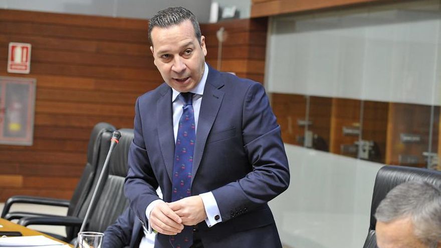 Vox se mofa de la ley LGTBI en Extremadura: "¿Si me levanto transexual tengo menos derechos y si me acuesto heterosexual los recupero?"