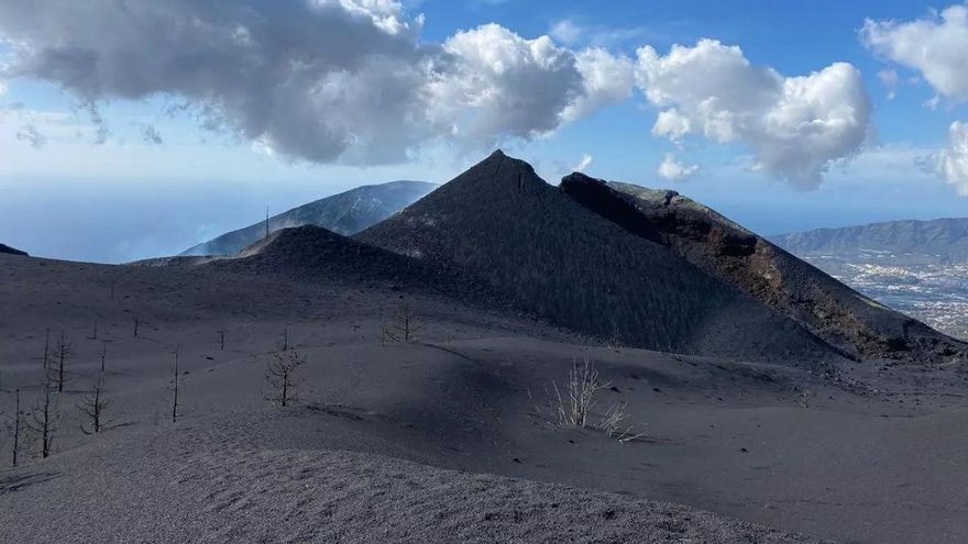 Autoridades y expertos desmienten bulos sobre la reactivación del volcán de La Palma