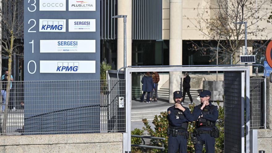 La Policía detiene al presidente y al consejero delegado de la aerolínea Plus Ultra