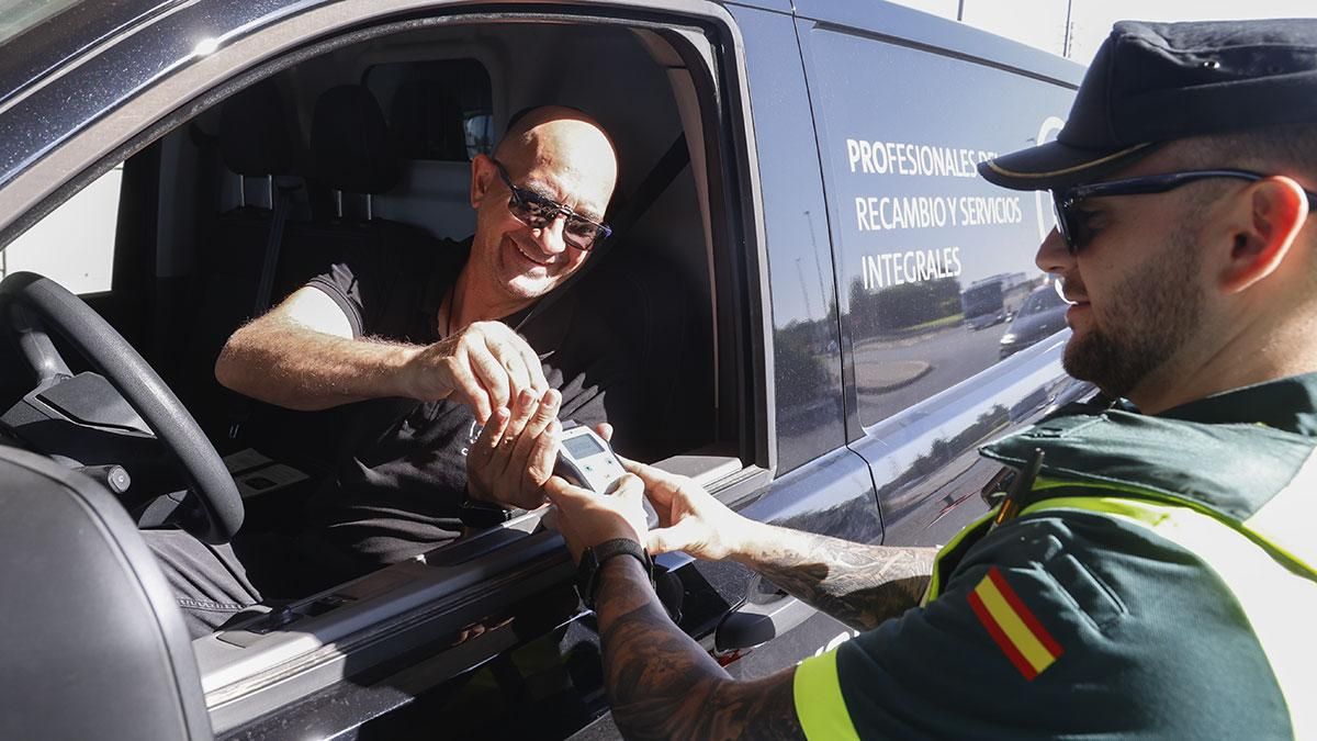 Control de la Guardia Civil de alcoholemia y drogas