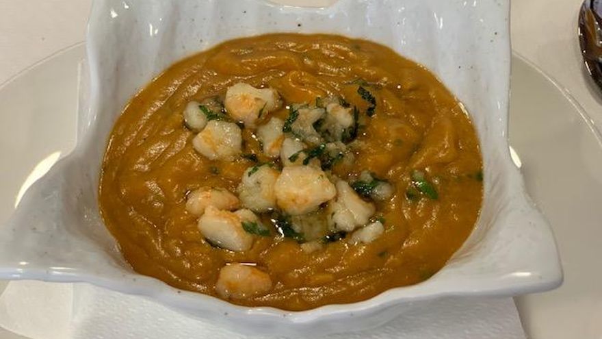 Gofio escaldao con gambas al ajillo