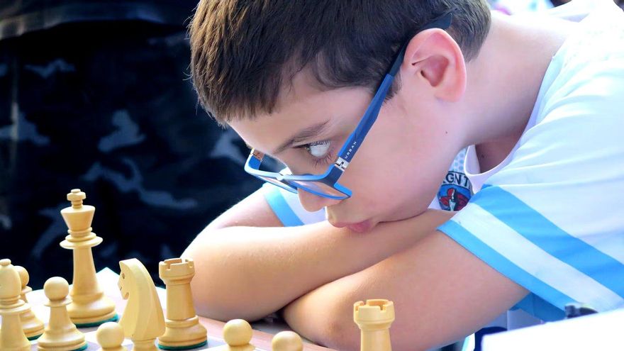 Faustino Oro, el argentino de 10 años que derrotó a Magnus Carlsen