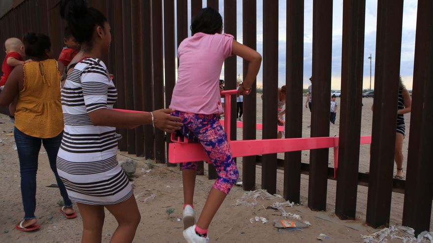 Un balancín en el muro entre México y EE.UU., mejor diseño del año