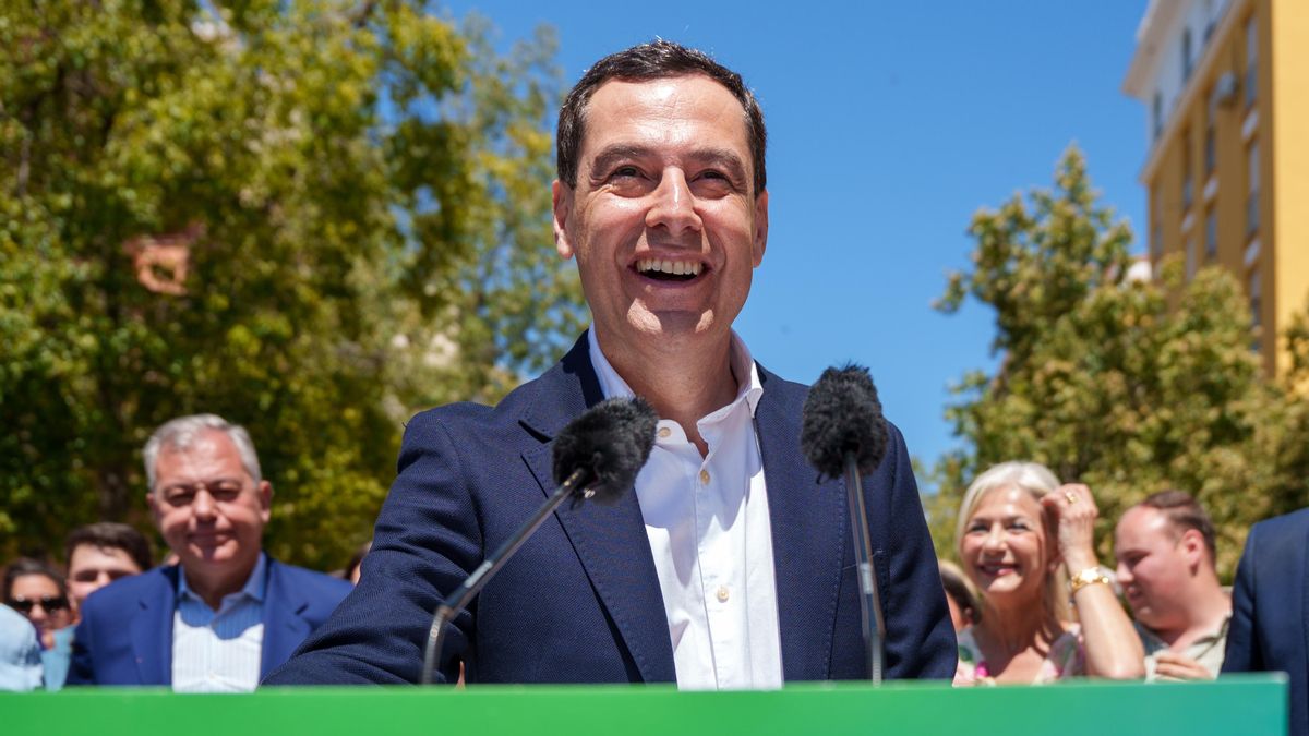 Juanma Moreno en un acto en Sevilla.