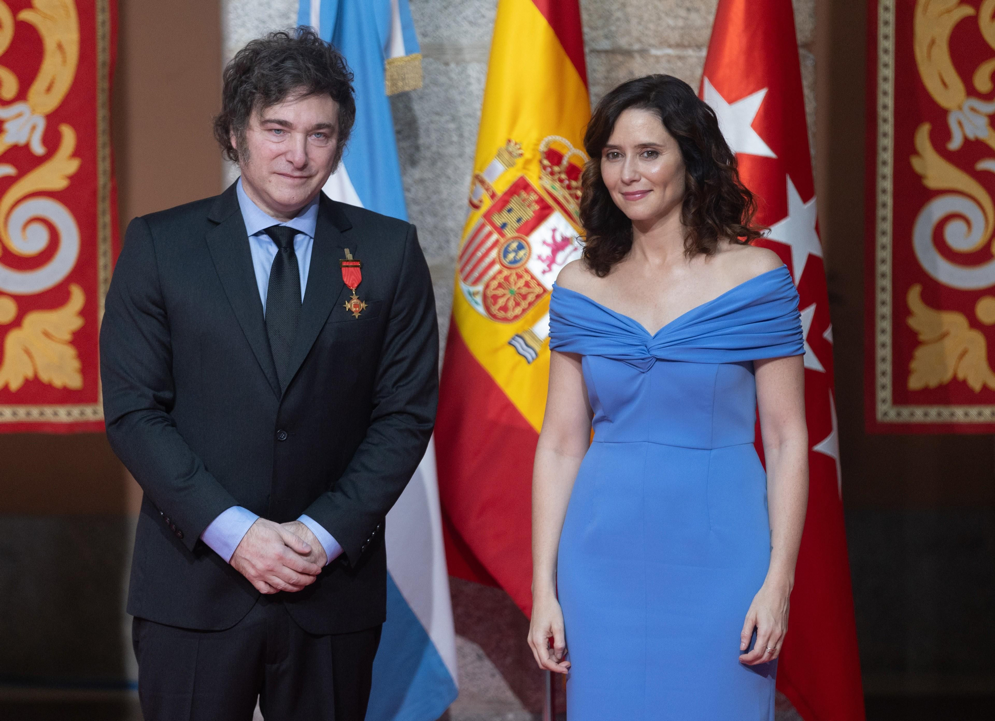 Postal de la reunión de Milei con la presidenta de la Comunidad de Madrid, Isabel Díaz Ayuso, en junio de 2024, en Madrid.