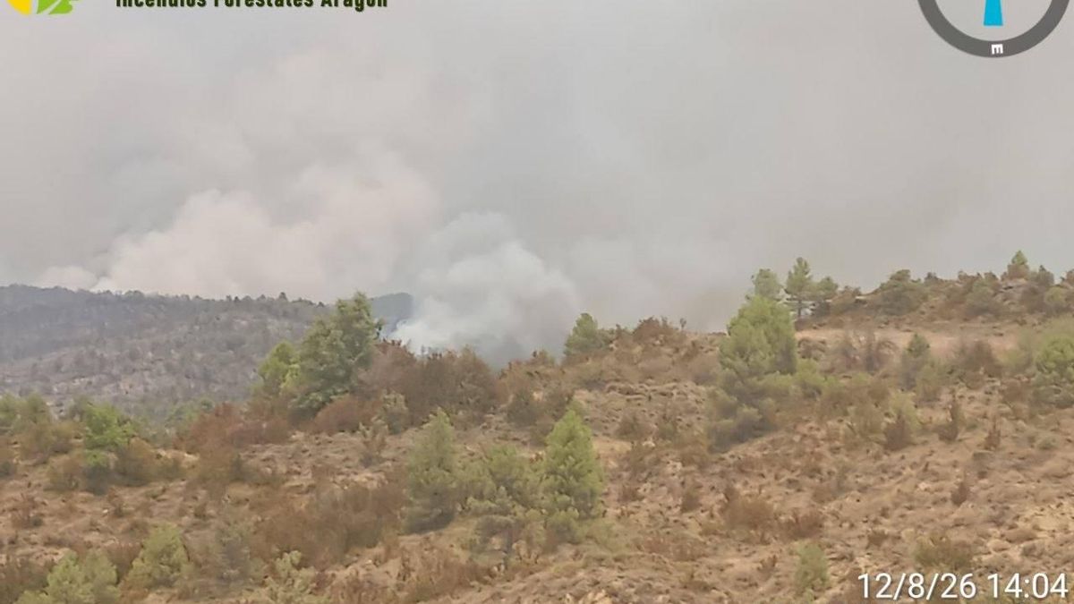 El incendio de Riglos, a tres kilómetros de San Juan de la Peña: el operativo refuerza la defensa del espacio natural protegido