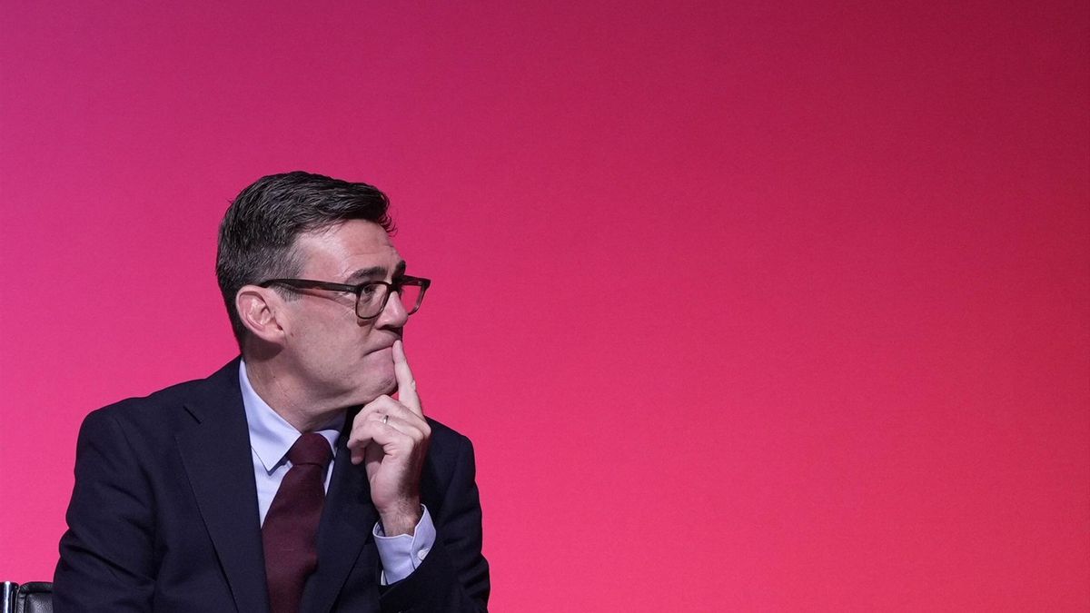 El primer ministro británico, Andy Burnham, durante el congreso del Partido Laborista en Liverpool, este lunes.