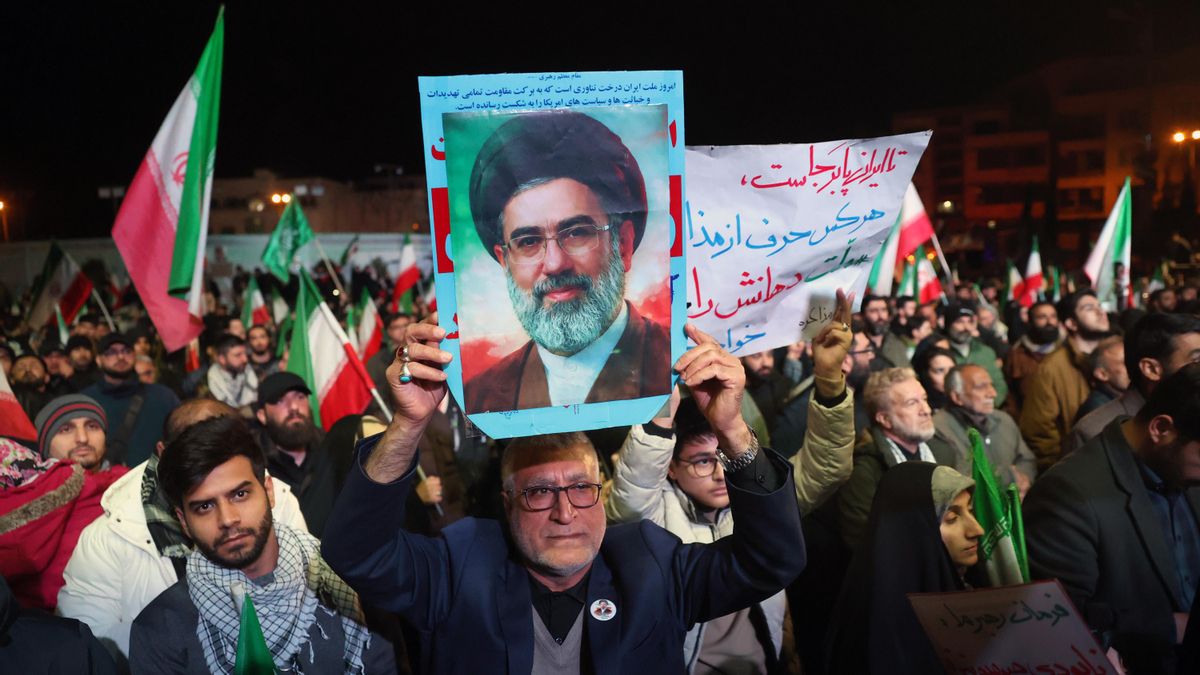 Iraníes delebran el alto el fuego en Teheránel 7 de abril de 2026. EFE/EPA/ABEDIN TAHERKENAREH