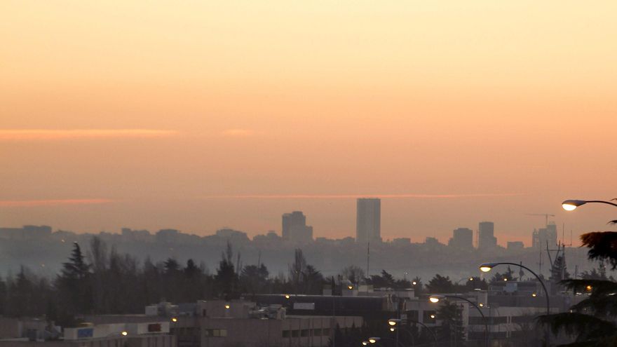 Gijón en alerta por contaminación: el Ayuntamiento activa el protocolo de alarma y restringe tráfico y emisiones