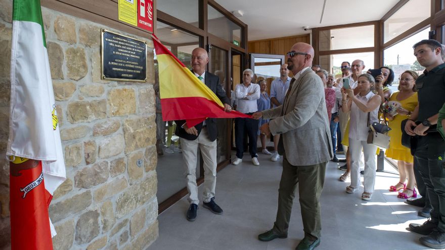 El consejero de Salud, César Pascual, inaugura el consultorio médico de Espinilla