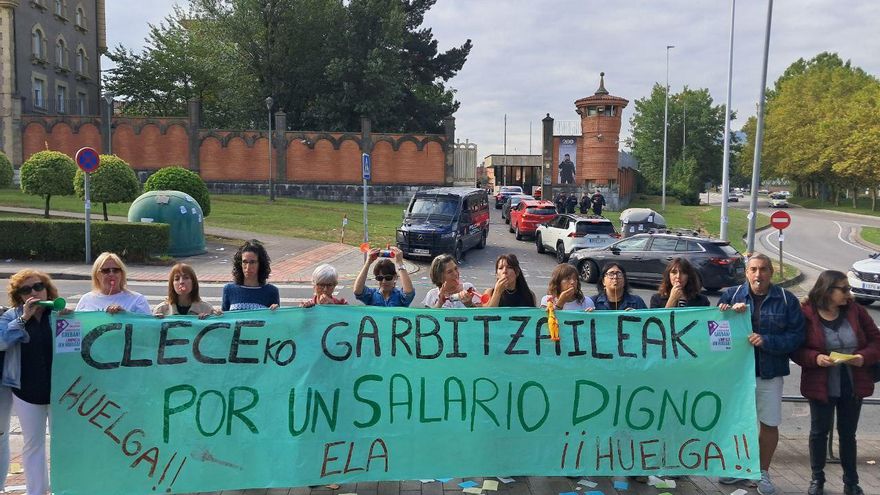 Trabajadoras de limpieza de la Policía Nacional en Bizkaia convocan diez días de huelga por "salarios dignos"