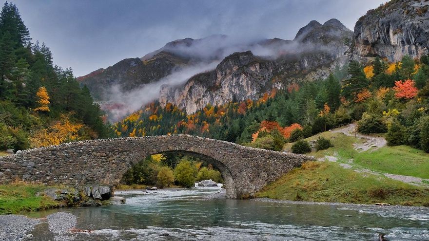 Cinco pueblos y cinco bosques para disfrutar los colores del otoño