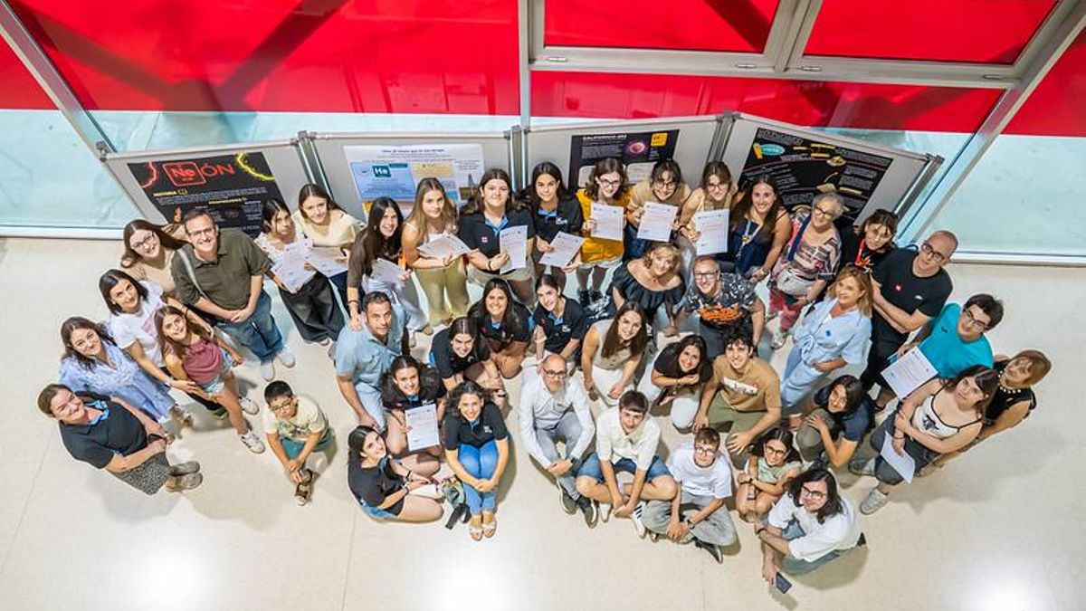 Alumnado del IES Cosme García de Logroño apadrinan al elemento más caro del mundo y ganan un concurso de la UR