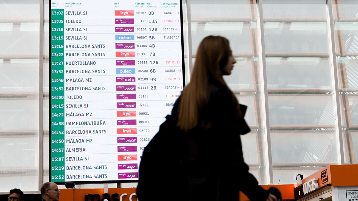 Los trenes de alta velocidad que salen de Atocha sufren retrasos de más de una hora por el bloqueo de una vía