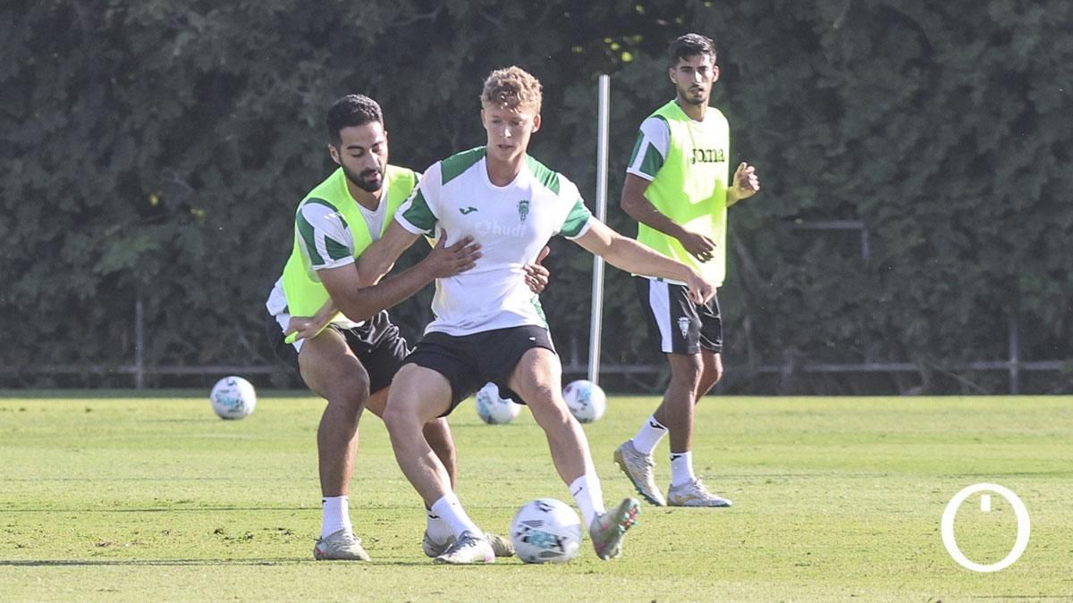 Rubén Alves defiende George Andrews