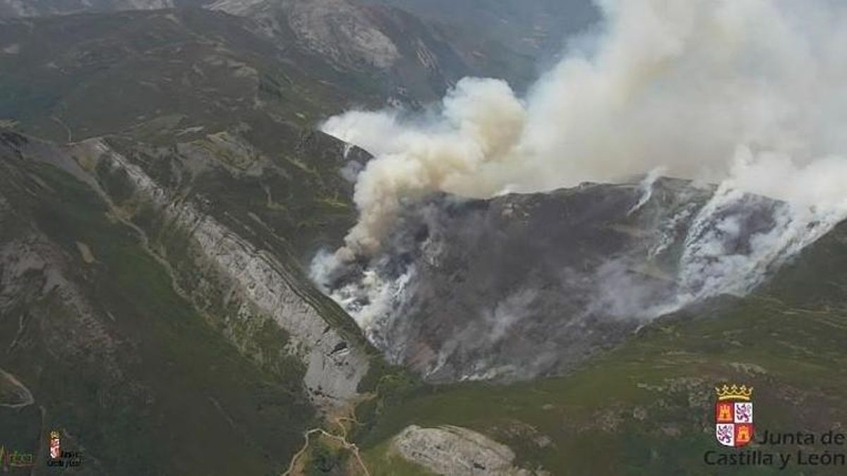 Un incendio en Canseco se equipara en gravedad al de Espina de Tremor al preverse más de 12 horas en estabilizarlo