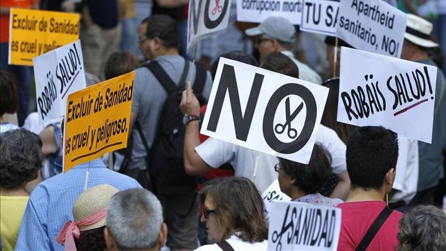 Un centenar de personas se reúne en Madrid en defensa de la sanidad pública