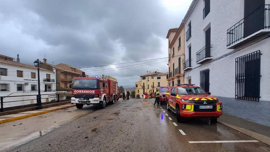 Vehículos del SEPEI, bomberos de Albacete, en Letur