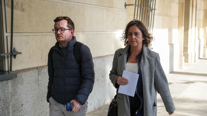 La consejera de Sostenibilidad y Medio Ambiente, Catalina García, este martes tras su comparecencia en un juzgado de Sevilla en las diligencias previas por los contratos de emergencia del Servicio Andaluz de Salud (SAS).