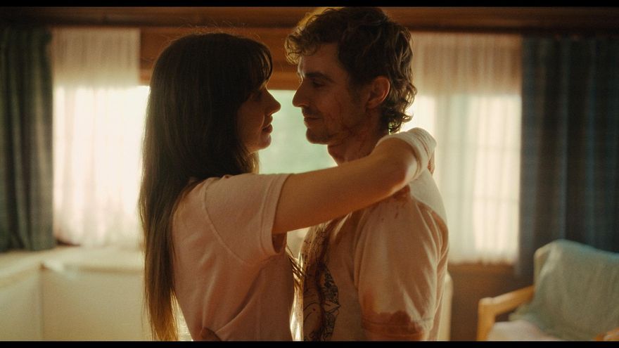 Dave Franco y Alison Brie encarnan en 'Together' el horror romántico de fundirse en uno