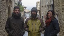 Nuevos pobladores de Artieda, de izquierda a derecha Víctor Iguacel, Alfonso Ríos y María Pulido