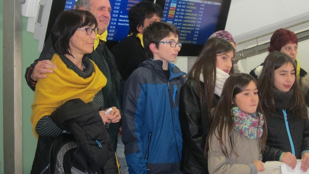Activistas detenidos en Grecia por intentar traer refugiados llegan a Euskadi y afirman que "lo volverán a hacer"