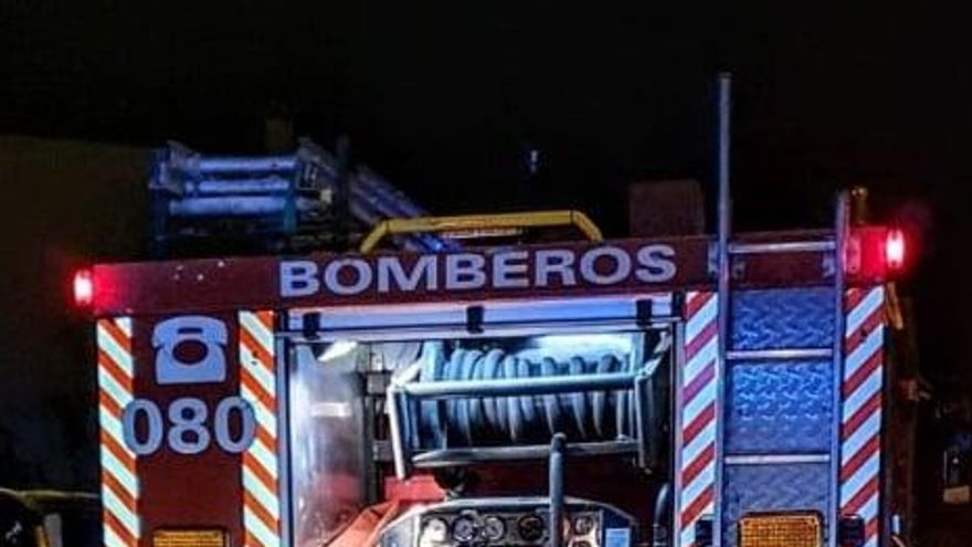 Los bomberos sofocan la madrugada de este sábado un conato en pastos y rastros en Los Llanos