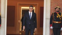 Pedro Sánchez en la puerta de Moncloa.