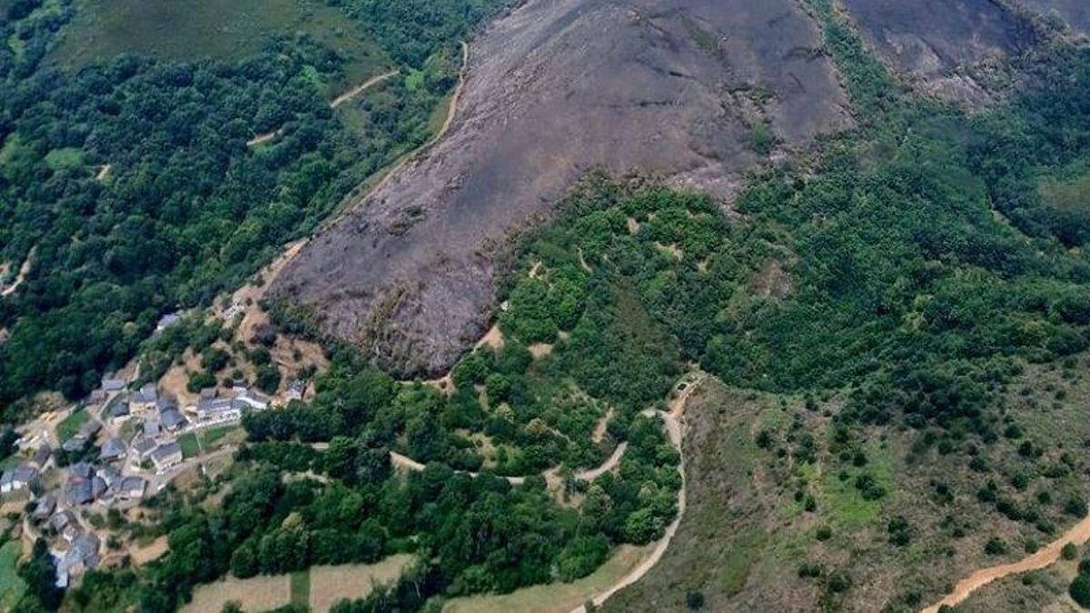 La provincia de León termina el primer fin de semana del verano con dos incendios graves y otros seis activos