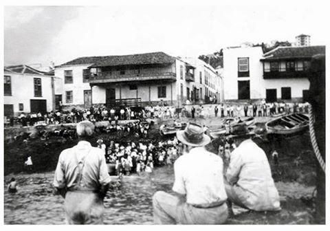 Imagen del baño de cabras del Puerto de la Cruz antiguamente.