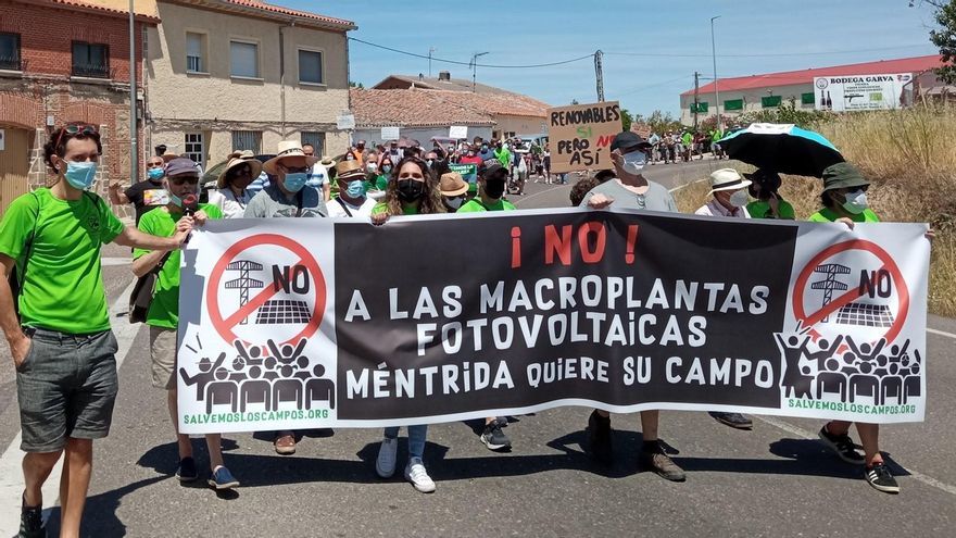 Manifestación en Méntrida (Toledo) contra la instalación de macroplantas fotovoltaicas