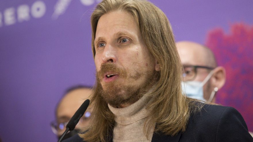 El candidato a la Presidencia de la Junta de Castilla y León por Unidas Podemos, Pablo Fernández, valora los resultados obtenidos por su formación en los comicios para Castilla y León durante la noche electoral del 13F.