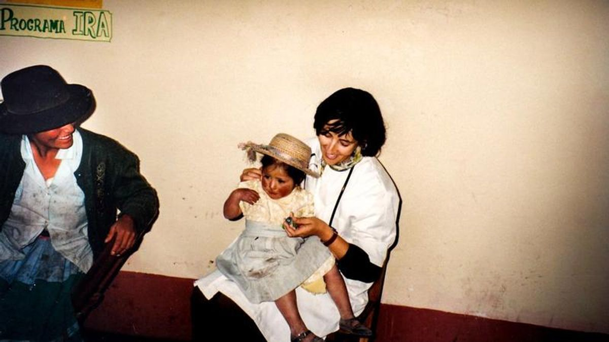 Leny en Ayacucho, Perú, en 1994, durante su primer viaje internacional.