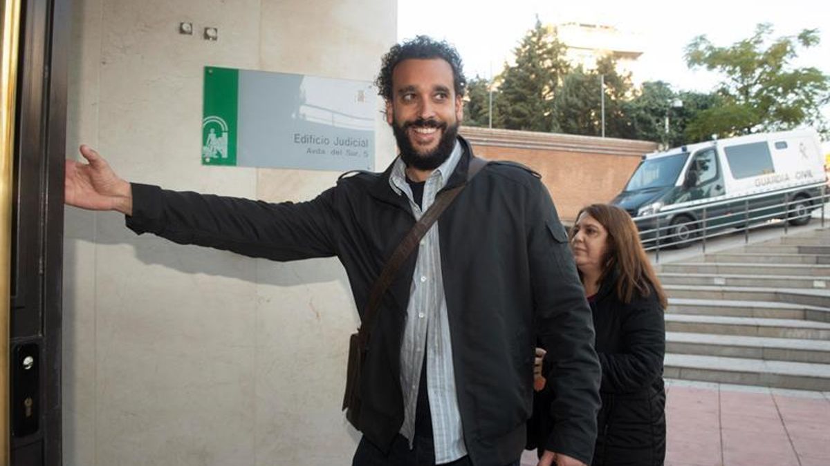 El doctor Jesús Candel, alias Spiriman, llega a los juzgados.