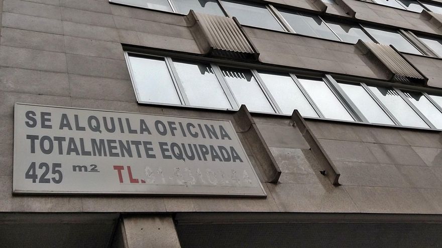 Desbandada de inquilinos en los dos edificios que Madrid alquila por 383 euros al mes ante el fin de la concesión franquista