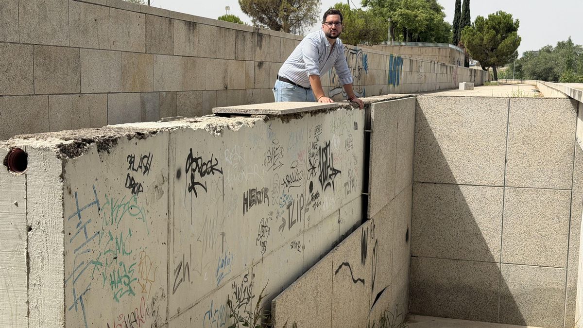El concejal de Hacemos Córdoba, José Carlos Ruiz, en el parque Miraflores.