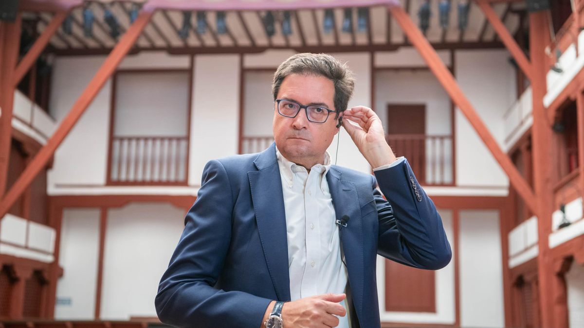 Archivo - El ministro para la Transformación Digital y de la Función Pública, Óscar López, durante su visita al Corral de Comedias, a 10 de julio de 2025, en Almagro, Ciudad Real, Castilla-La Mancha (España).