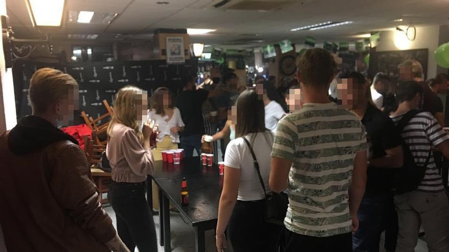 Imagen de archivo de una fiesta desmantelada.