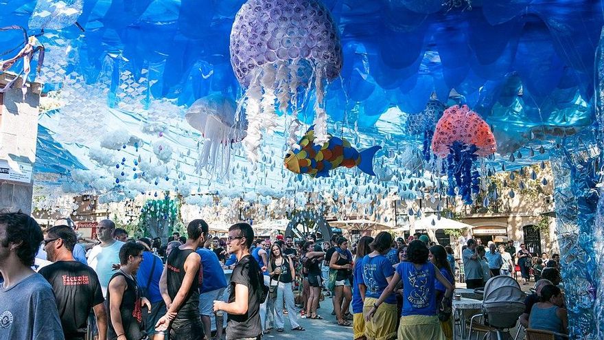 Un nido de abejas, una cueva prehistórica y otros temas relacionados con la imaginación y la reivindicación: así estará decorada Gràcia durante la fiesta mayor