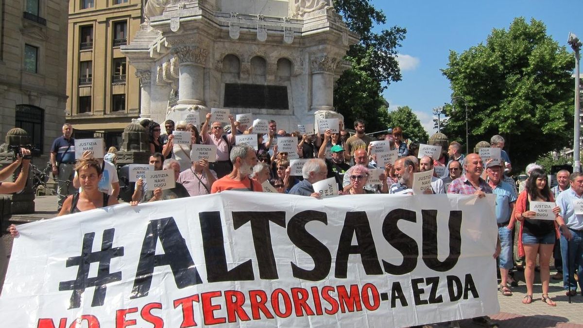 Familias de los detenidos de Alsasua ven con "agrado" la suspensión del caso hasta que se decida el tribunal competente