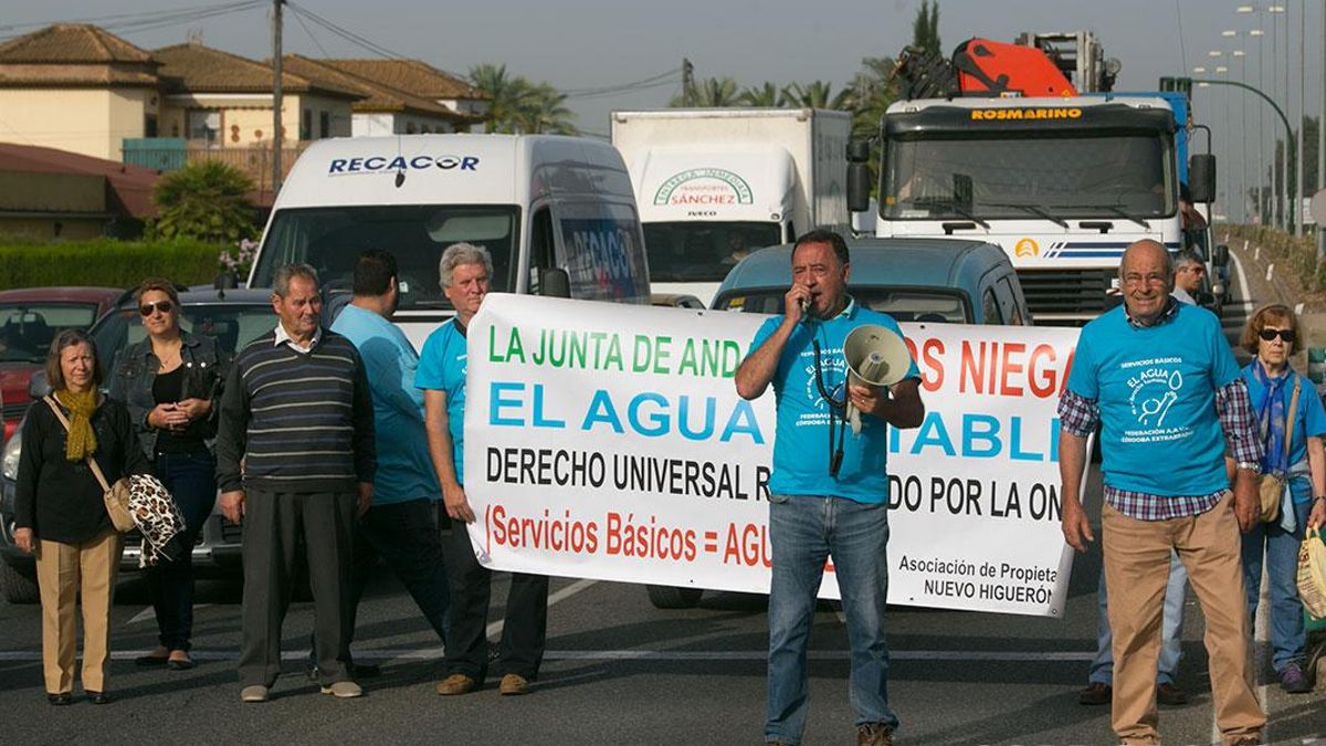 Los parcelistas anuncian cortes de carreteras y estudiar acciones legales por las inundaciones