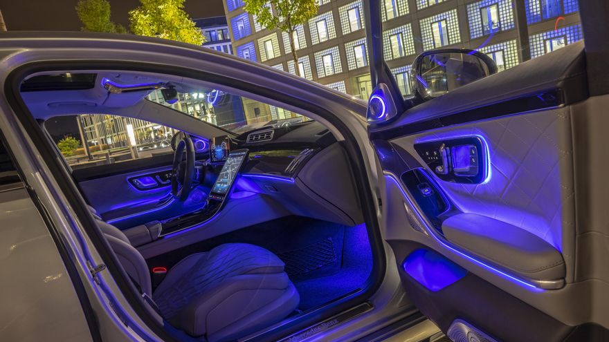 Iluminación interior adaptativa del Mercedes Clase S.