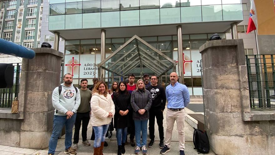 Los sindicatos docentes de Cantabria piden a Buruaga que medie en el conflicto por la adecuación salarial