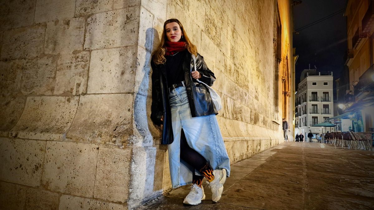La Xica combina la música electrònica amb ritmes valencians tradicionals i festius en les seues cançons.