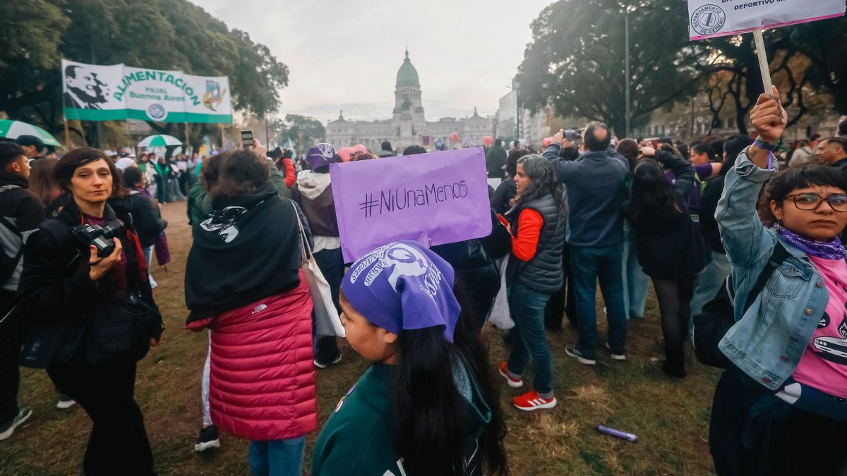 “Nos queremos vivas y libres”: el grito de la masiva protesta de Ni Una Menos contra el Gobierno de Milei