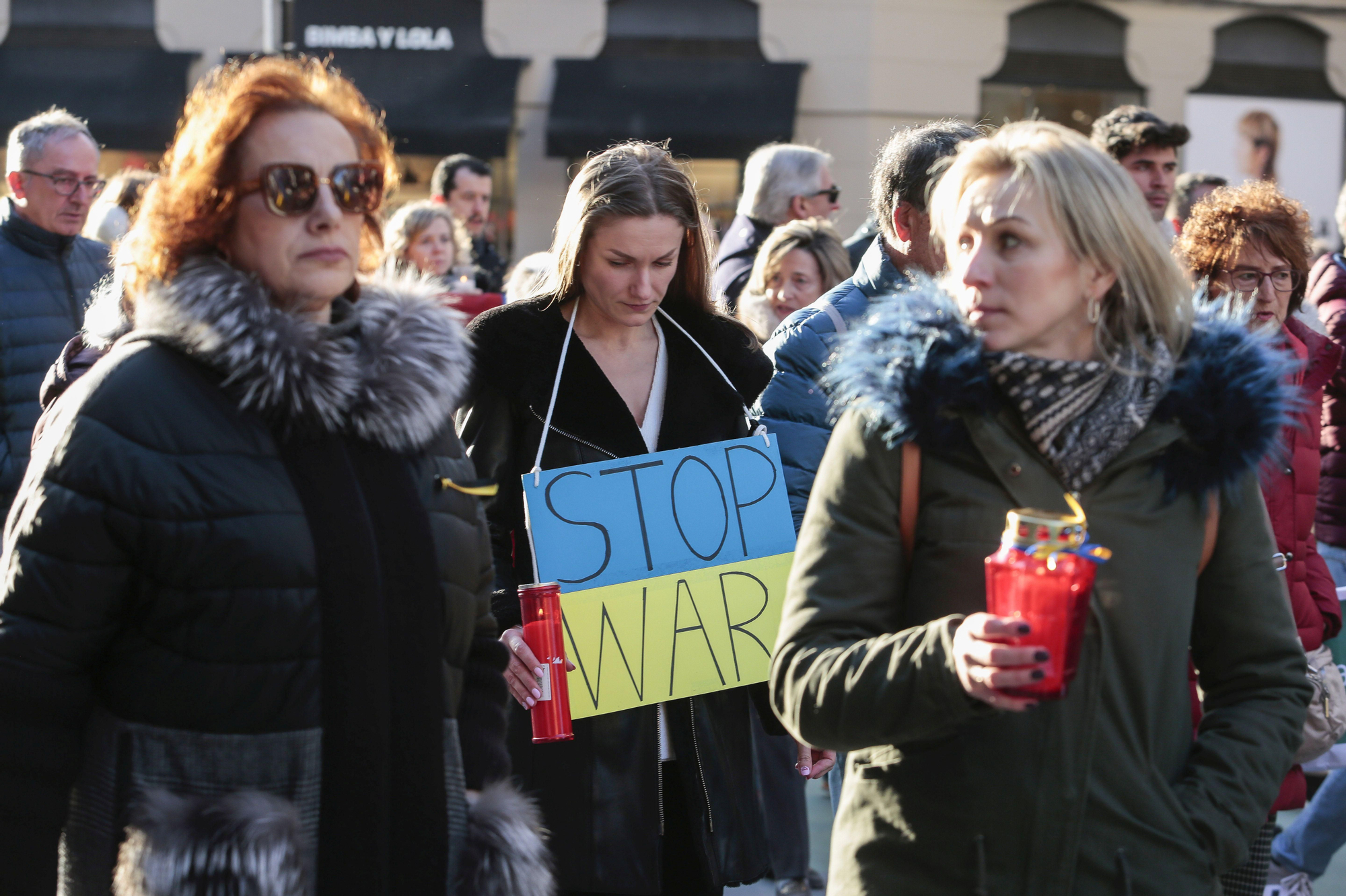 Asistentes a la manifestación por Ucrania contra el primer año de la guerra provocada por Rusia.
