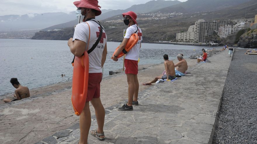 Estas son las 32 playas canarias con servicio de salvamento a cargo de Cruz Roja